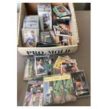 J2 - MIXED LOT OF COLLECTIBLE BASEBALL CARDS (C140