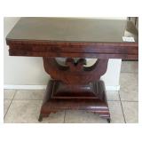 J2 - VINTAGE ACCENT TABLE (L58)