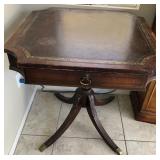 J2 - VINTAGE PEDESTAL ACCENT TABLE