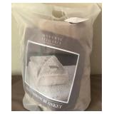 J2 - MODERNE ELEGANCE THROW BLANKET (A48)