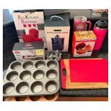 J2 - ASSORTED KITCHEN GADGETS AND BAKEWARE