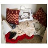 J2 - LOT OF THROW BLANKETS & ACCENT PILLOWS (A47)