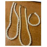 J1 - PEARL NECKLACES & BRACELET (66)