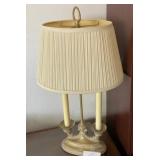 J1 - VINTAGE TABLE LAMP WITH SHADE (O6)