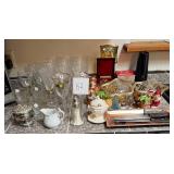 J1 - LOT OF GLASSWARE, KITCHEN KNIVES, BASKETS