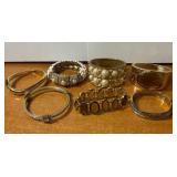 J1 - LOT OF BANGLE BRACELETS (5