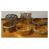 J1 - LOT OF BANGLE BRACELETS (56)