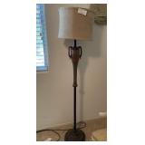 J1 - VINTAGE FLOOR LAMP (O24)