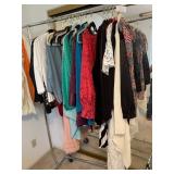 J1 - MIXED LOT OF CLOTHING (O25)