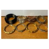 J1 - LOT OF BANGLE BRACELETS (54)