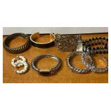 J1 - MIXED LOT OF COSTUME JEWELRY (59)