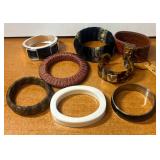 J1 - LOT OF BANGLE BRACELETS (52)