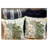 N2 - LOTO F ACCENT PILLOWS (B100)