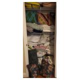 N2 - DECORATIVE PILLOWS AND LINENS