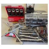 N2 - MIXED LOT OF HAND TOOLS & TIE-DOWNS (G22)