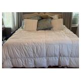 N2 - QUEEN HEADBOARD & BEDDING (NO MATTRESS) (M387