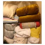 N2 - MIXED LOT OF PILLOWS & BEDDING (B91)