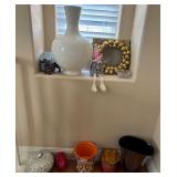 N2 - STYLISH HOME DECOR ASSORTMENT