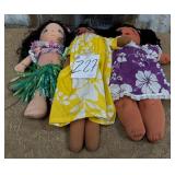 81 - LOT OF THREE COLLECTIBLE DOLLS (Z27)