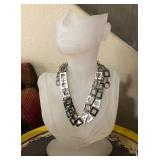 464 - NECKLACE WITH ART DECO-STYLE DISPLAY (A14)