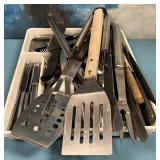 502 - MIXED LOT KITCHEN UTENSILS (Z296)