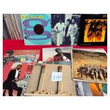 81 - MIXED LOT OF VINYL RECORDS (Z277)