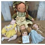 81 - LOT OF COLLECTIBLE DOLLS (Z37)