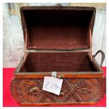 81 - DECORATIVE BOX (Z280)