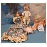 81 - LOT OF COLLECTIBLE DOLLS (Z206)