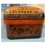 502 - VINTAGE CHINESE PAPER-MACHE BOX (Z301)