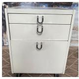 502 - THREE-DRAWER CHEST (M20)