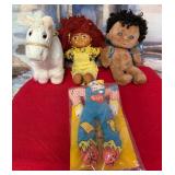 81 - LOT OF COLLECTIBLE DOLLS (Z111)