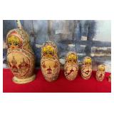81 - SET OF RUSSIAN NESTING DOLLS (Z121)