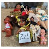 81 - LOT OF COLLECTIBLE DOLLS (Z25)