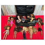 81 - LOT OF VINTAGE DOLLS & CASE (Z258)
