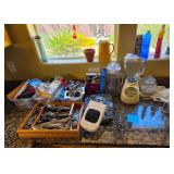 N1 - BLENDER, CARAFE, UTENSILS & FLATWARE (K15)