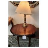 S3 - ROUND SIDE TABLE WITH TABLE LAMP (F29)