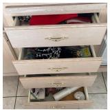S3 - KITCHEN TOWELS, UTENSILS, FOOD SAVER (K18)
