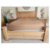 20 - GRAND SOLID WOOD KING BED