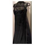 J3 - BLACK EVENING DRESS SIZE S (M70)