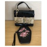 J3 - HANDBAG & COFFIN-SHAPED WRISTLET (L167)