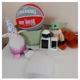 J3 - MIXED LOT OF TOYS (R82)
