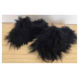 J3 - PAIR OF FIZZY SLIPPERS SIZE 9M (L247)
