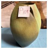 K - STUDIO POTTERY CERAMIC VASE (P109)