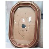11 - VINTAGE OVAL FRAME (D41)