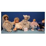 11 - LOT OF COLLECTIBLE DOLLS (N300)