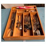 K - FLATWARE W/ ORGANIZING TRAY (P98)