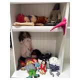 11 - LOT OF COLLECTIBLE DOLLS (D2)