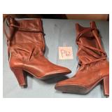 K - PAIR OF MICHAE KORS BOOTS SIZE 9.5 (P62)
