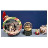 11 - CHRISTMAS DECORATIONS (N46)